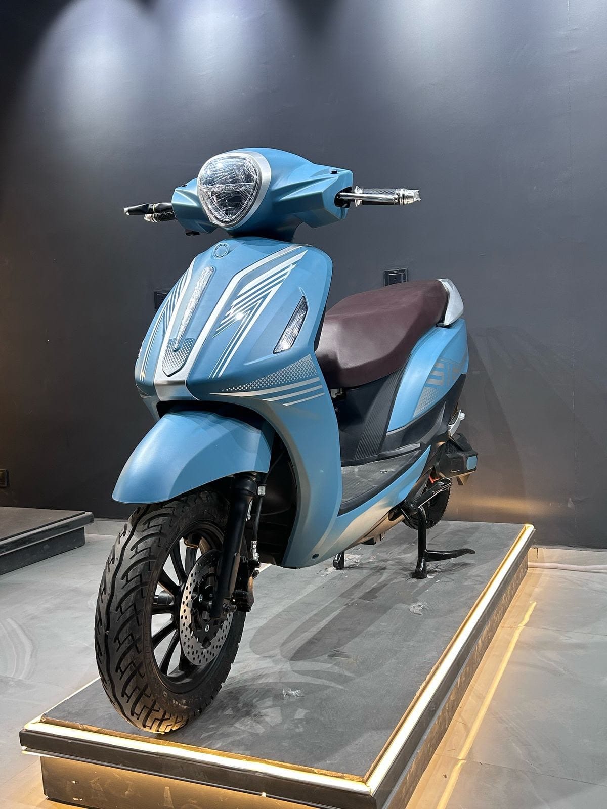 E-Royal Super electric vehicle